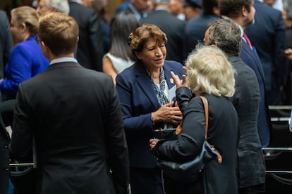 La gobernadora del Estado de México, Delfina Gómez durante el primer informe de Gobierno.