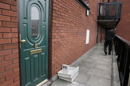 Puerta del apartamento en el que aparecíó muerta Joyce Vincent.