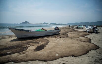 Pemex  derrame de combustible en las playas de Salina Cruz, Oaxaca.