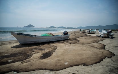 Pemex  derrame de combustible en las playas de Salina Cruz, Oaxaca.