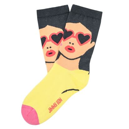 Uno de los personajes míticos de la literatura, Lolita, ahora a tus pies y transformado en icono pop gracias a este colorido modelo de Jimmy Lion. Pueden ser tuyos por 9 euros.