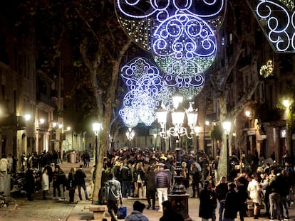 Concentración en el paso del Born de Barcelona durante la noche de Fin de Año.