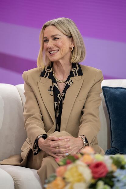 Naomi Watts en el programa 'Today' en abril de 2023, donde fue preguntada por el gran anillo de diamantes que luce en el dedo anular.