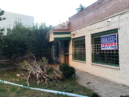 Exterior del local de Azuqueca de Henares (Guadalajara) donde este domingo se reunió un grupo de jóvenes que resultaron intoxicados.