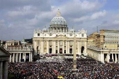 La plaza de San Pedro del Vaticano, poco antes del inicio del funeral.