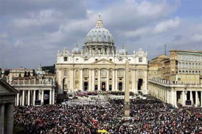 La plaza de San Pedro del Vaticano, poco antes del inicio del funeral.