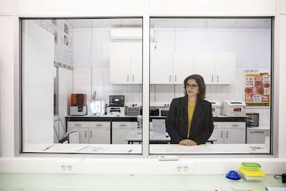 Elvira Fortunato en su laboratorio en Almada, Portugal.