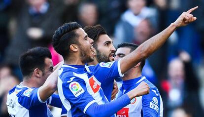 Marc Navarro celebra su gol ante el Sevilla. 