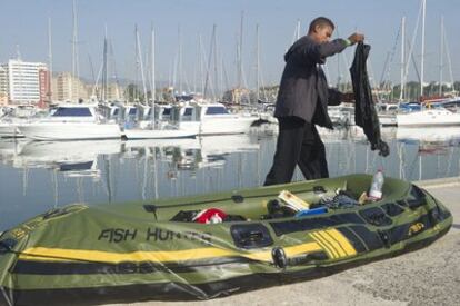 Una de las embarcaciones hinchables interceptada frente a Gibraltar a finales de julio.