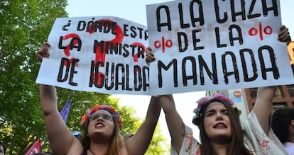 Manifestantes durante la marcha contra la sentencia de La Manada, el pasado viernes en Madrid. 