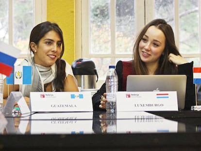 Estudiantes de Relaciones Internacionales en la Universidad Nebrija. 