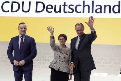 De izquierda derecha, el conservador Jens Spahn, ministro de salud, Annegret Kramp-Karrenbauer, presidenta de la CDU y ministra de Defensa Friedrich Merz, aspirante a la presidencia del partido y a candidato a la cancillería.