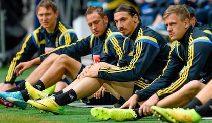 Ibrahimovic, con sus compañeros de la selección sueca el 31 de mayo.