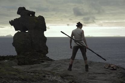 Daisy Ridley, entrenando en 'Los últimos jedi'.