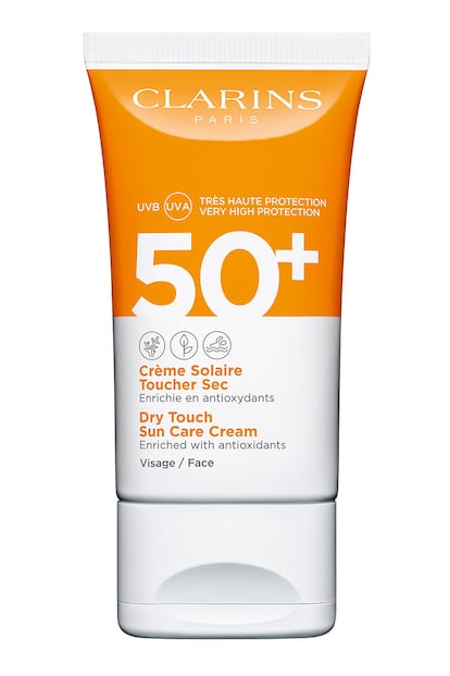 Crema solar con acabado seco para el rostro de Clarins (29,50 €).