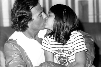 Julio Iglesias y Chábeli en una imagen de archivo.