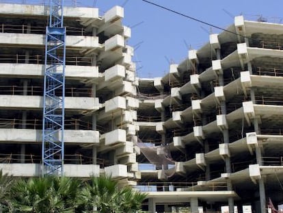 Viviendas en construcci&oacute;n en Estepona (M&aacute;laga). EFE/Archivo