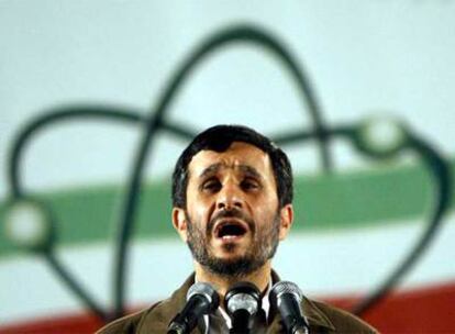 El presidente iraní pronuncia un discurso durante la ceremonia para conmemorar el Día de la Energía Nuclear.
