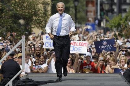 El senador Joe Biden es presentado como candidato a la vicepresidencia de Barack Obama, durante un acto de campaña en Springfield (EE UU), en 2008.