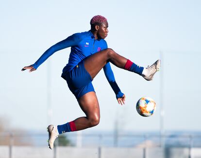 'El control acrobático de Asisat Oshoala' (2020).