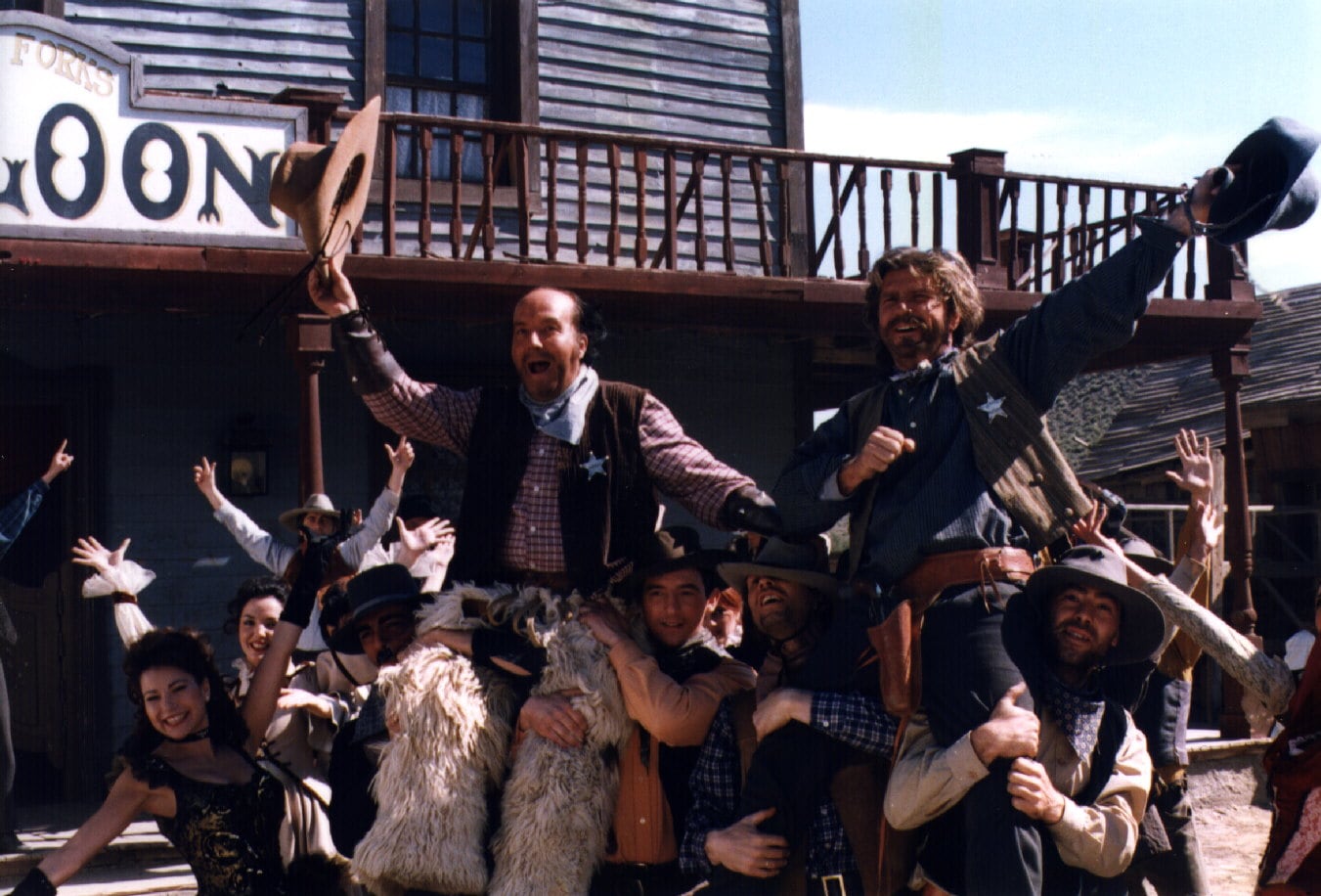 El legado de Chiquito de la Calzada siete años después de su muerte: la ‘fistrosofía’ de un pecador de la pradera 2 Fotograma de la película 'Aquí llega Condemor, el pecador de la pradera' (1996), dirigida por Álvaro Sáenz de Heredia y protagonizada por Chiquito de la Calzada y Bigote Arrocet.