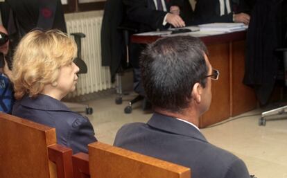 La expresidenta del Consell de Mallorca Maria Ant&ograve;nia Munar y el exvicepresidente Miquel Nadal, durante la sexta jornada del juicio.