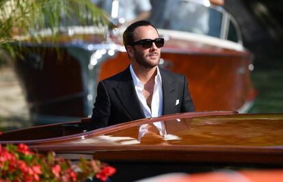 El director estadounidense Tom Ford llega a la playa de Lido. 