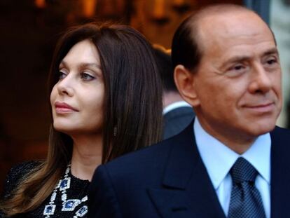 El magnate Silvio Berlusconi con su ex mujer, Ver&oacute;nica Lario.