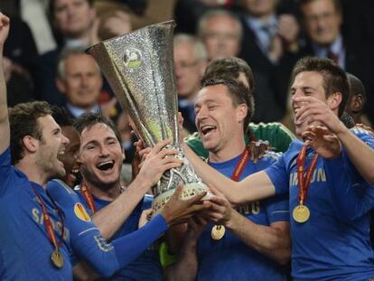Los jugadores del Chelsea celebrando la victoria de la final