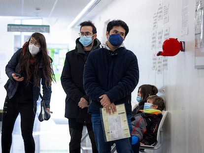 Pacientes en el CAP Vila de Gràcia esta mañana.