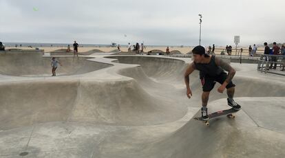 Los Ángeles. En la orilla de Venice Beach, reina el skate. 