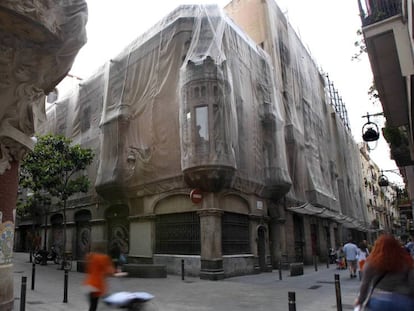 Fachada del inmueble donde pretendía construirse el hotel del Palau.