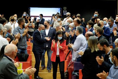 El presidente de ERC, Oriol Junqueras (c), junto a la secretaria general del partido, Marta Vilalta (d), en un acto en Lleida.