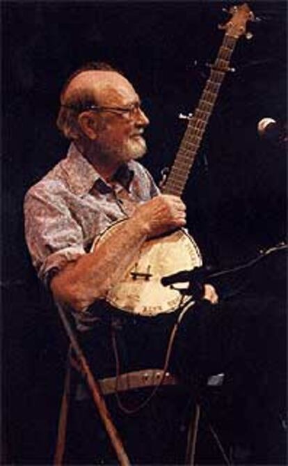 Pete Seeger, en una actuación en 1983.