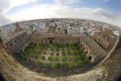 Vista del Patio de los Naranjos de la Catedral de Sevilla. El monumento será la segunda parada que realice el presidente de EE UU durante su visita al centro de Sevilla. El paseo también durará unos 45 minutos.