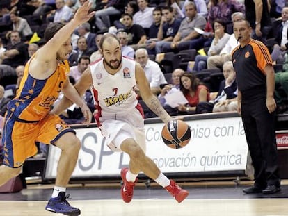 Spanoulis, defendido por Van Rossom.