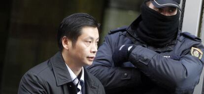 El empresario chino Gao Ping, cabecilla del caso Emperador de blanqueo de capitales, sale de la Audiencia Nacional.