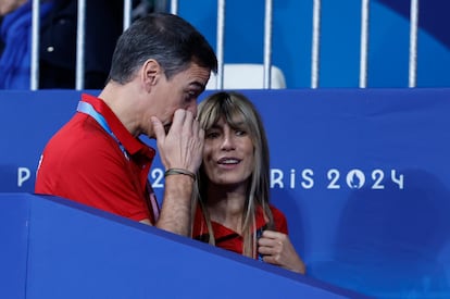 El presidente del Gobierno, Pedro Sánchez, y su esposa, Begoña Gómez, el 27 de julio en París.