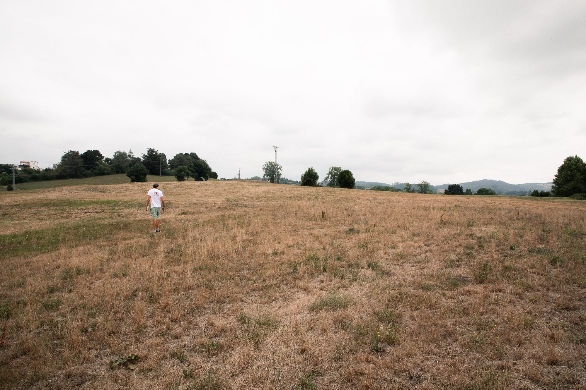 Terrenos de Villaverde de Pontones (Cantabria) donde está proyectada la construcción de Olucas Surf Center, este 14 de agosto.