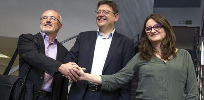 Los líderes del PSPV, Ximo Puig (centro); Compromís, Mónica Oltra; y Podemos, Antonio Montiel