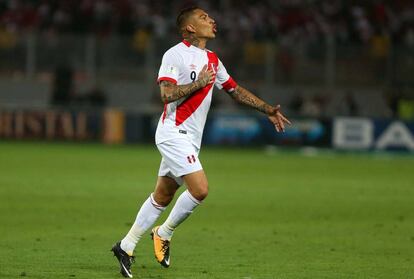 El delantero peruano Paolo Guerrero en un partido en octubre.