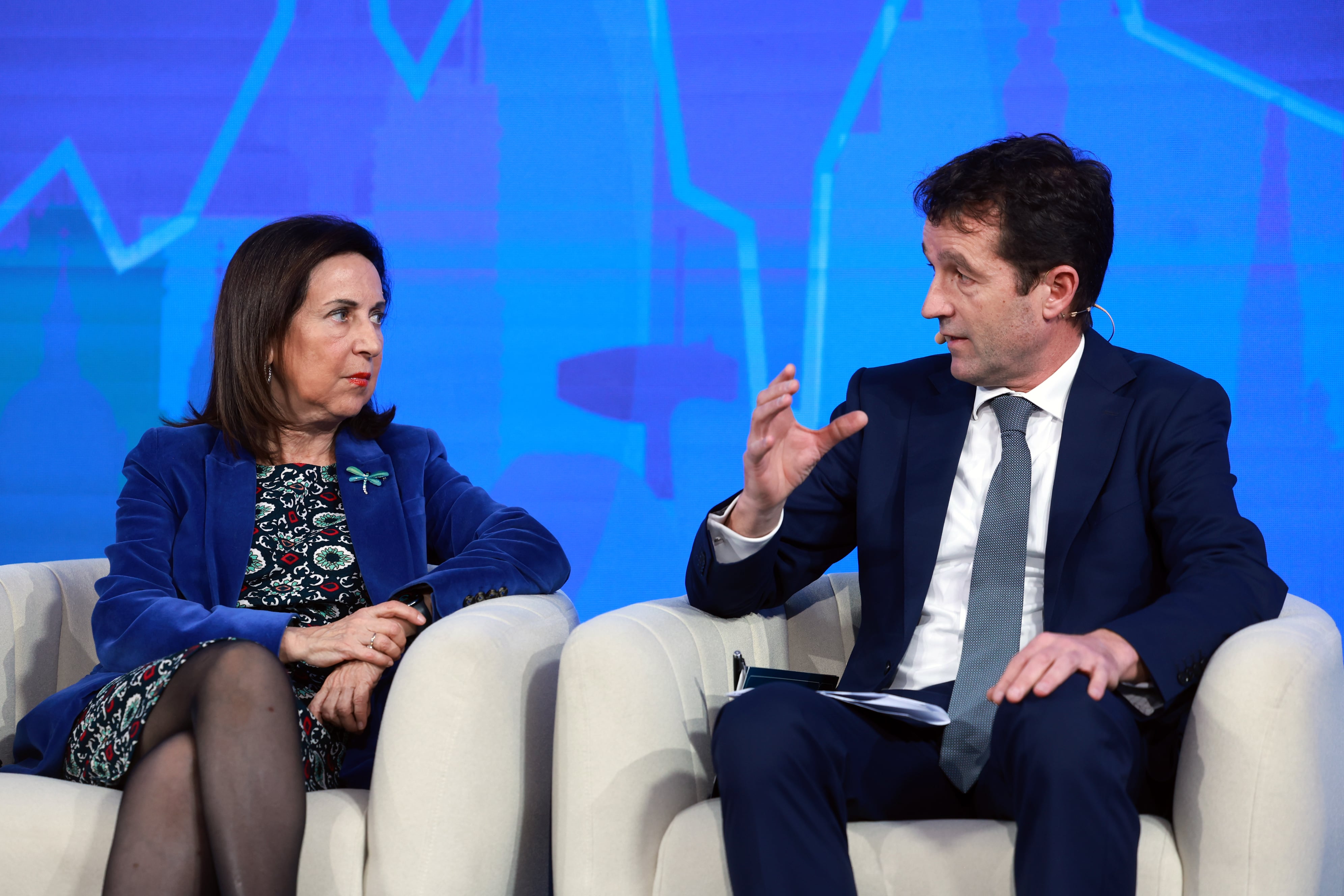 El Gobierno justifica contratos millonarios a Indra y Escribano en la “seguridad nacional” y la “falta de competencia”