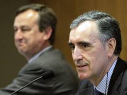 El presidente y el consejero delegado de NCG Banco, José María Castellano (d). EFE/Archivo
