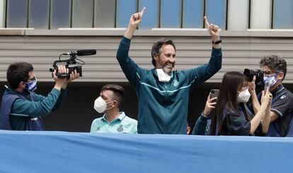 Vicente Moreno, entrenador de l'Espanyol, celebra l'ascens aquest diumenge, a Cornellà.