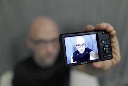 Moby, ayer en Madrid. Debajo, sus propias interpretaciones de algunas de sus fotografías.