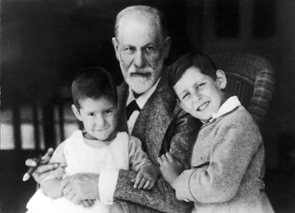 Sigmund Freud with two of his grandchildren.