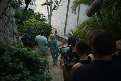 Laura Bozzo en su casa de Acapulco durante una grabación.