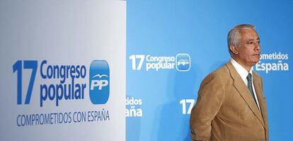 El presidente del PP andaluz, Javier Arenas, ayer durante la presentación del próximo congreso nacional en Sevilla.