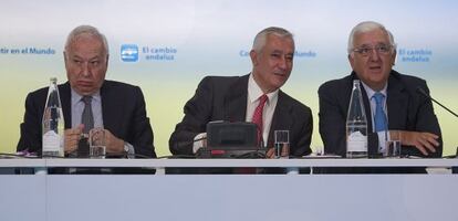 Margallo, Arenas y Herrero, en Sevilla.