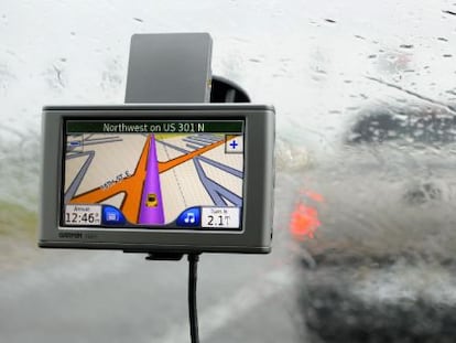 Sistema de GPS instalado en un vehículo.